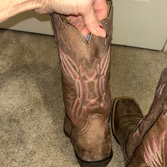 Ariat Women’s Brown Western Boots Cowboy Boots Square Toe Sz 9.5 Pink Stitch - Picture 6 of 8